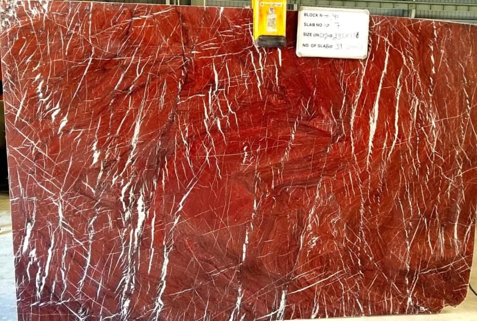 Red Lavento — indický mramor